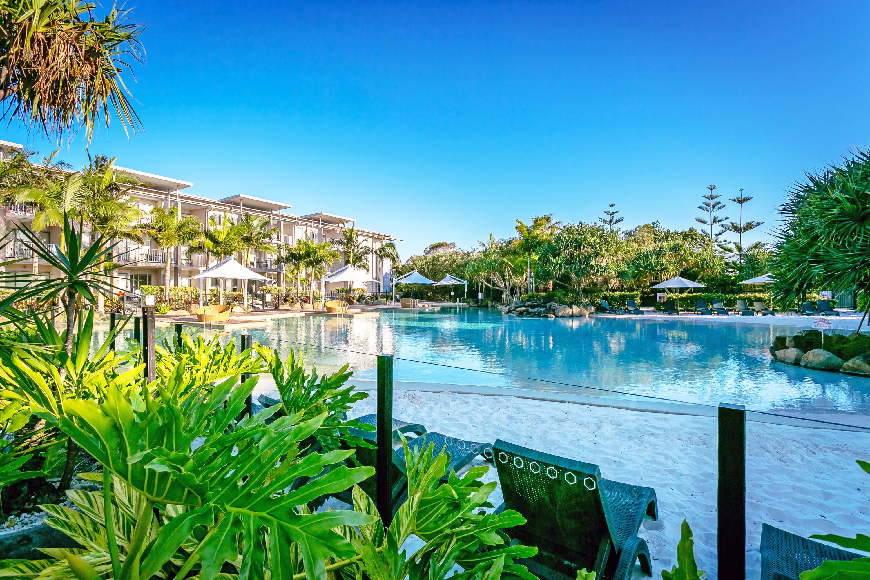 페퍼스 솔트 리조트 앤 스파 킹스클리프 외부 사진 The pool at the InterContinental Sanctuary Cove Resort